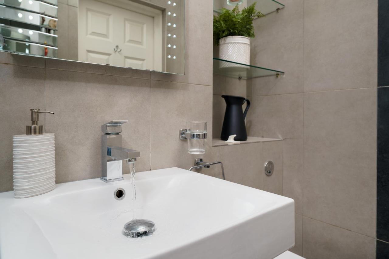 2 Bedr, 3 Beds, 1 Bath Thames, Trafalgar Sq London Exterior photo