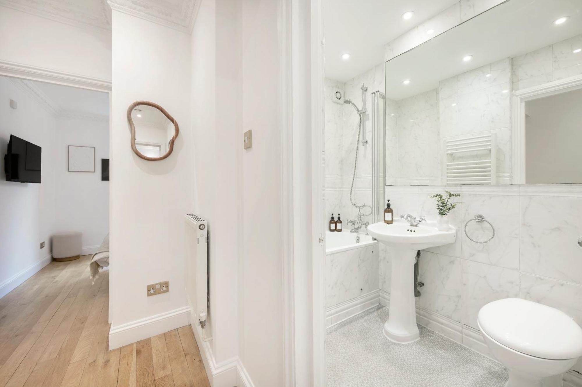 2 Bedr, 3 Beds, 1 Bath Thames, Trafalgar Sq London Exterior photo